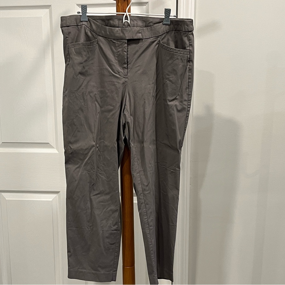 Lot of 4 women’s size 18 pants. Old navy, Lane Bryant, Eddie Bauer - Picture 5 of 14